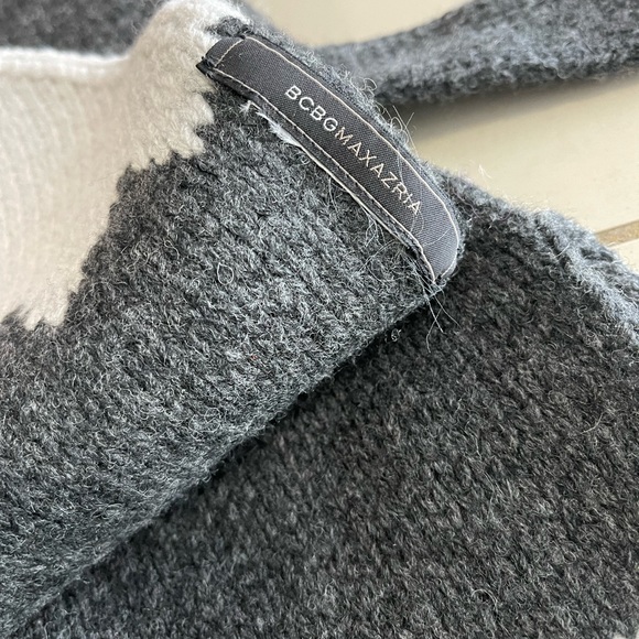 BCBG MAX AZRIA SCARF 🧣 - Picture 10 of 10